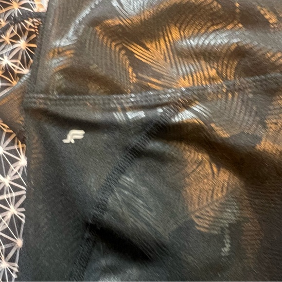 Fabletics Black feather, geometric  Gold Patterned and dotted pattern leggings - Picture 9 of 15